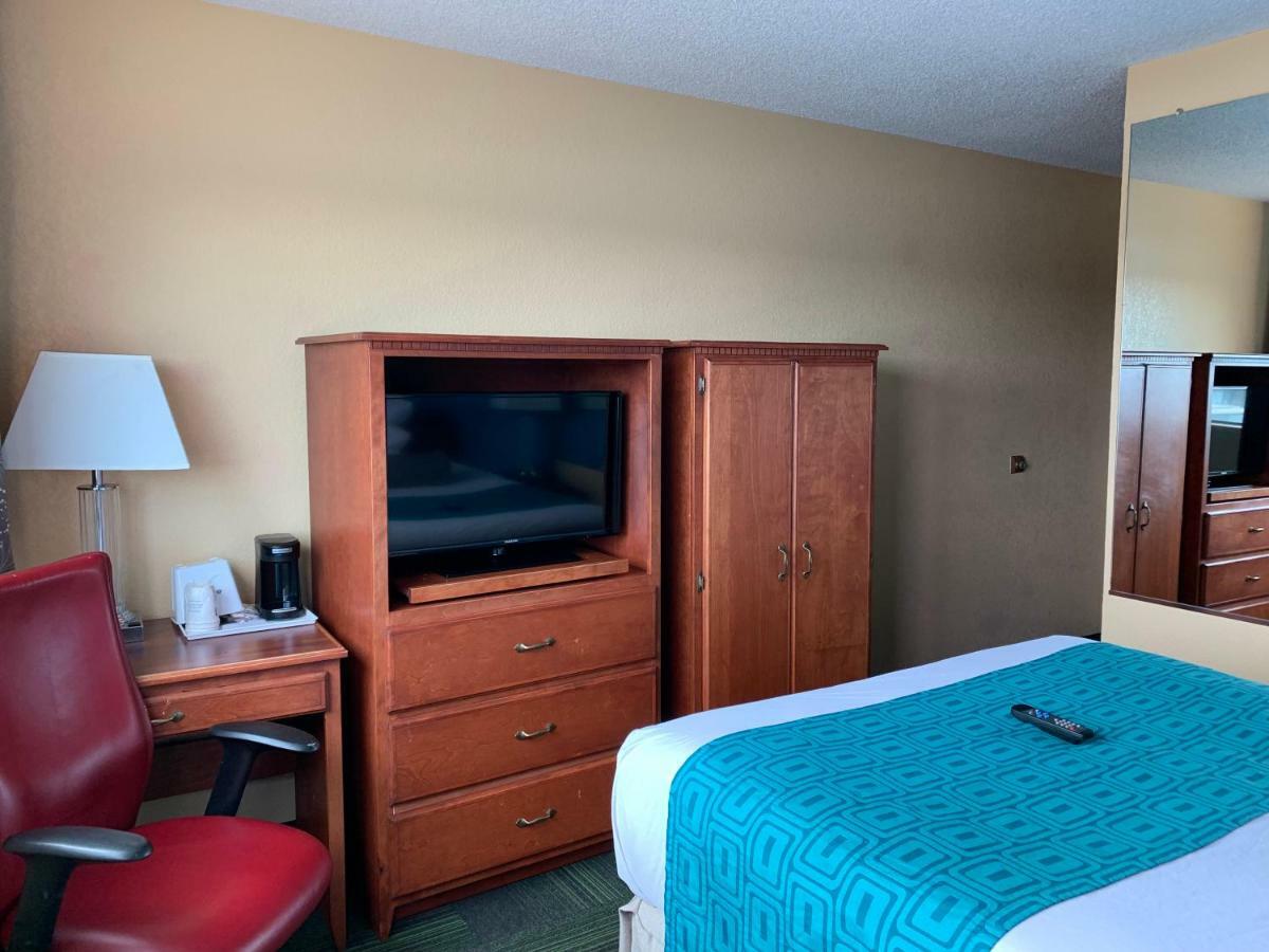 Howard Johnson By Wyndham Denver West Wheat Ridge Eksteriør billede
